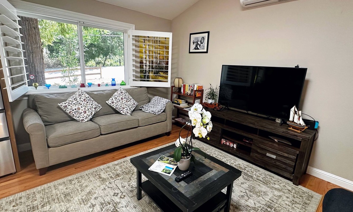 Saratoga House | Cozy home in Saratoga