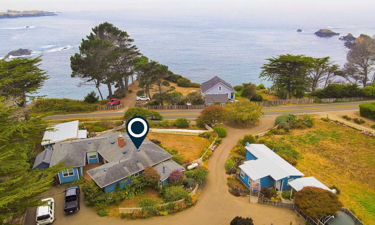 Mendocino House | Cozy Mendocino Home near Headlands State Park