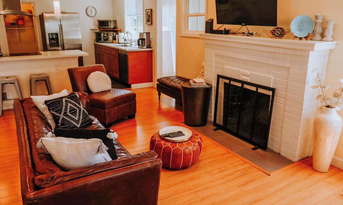 North Central House | Cozy Modern 3B/1B entire house w A/C in San Mateo, California. No pet/smoke