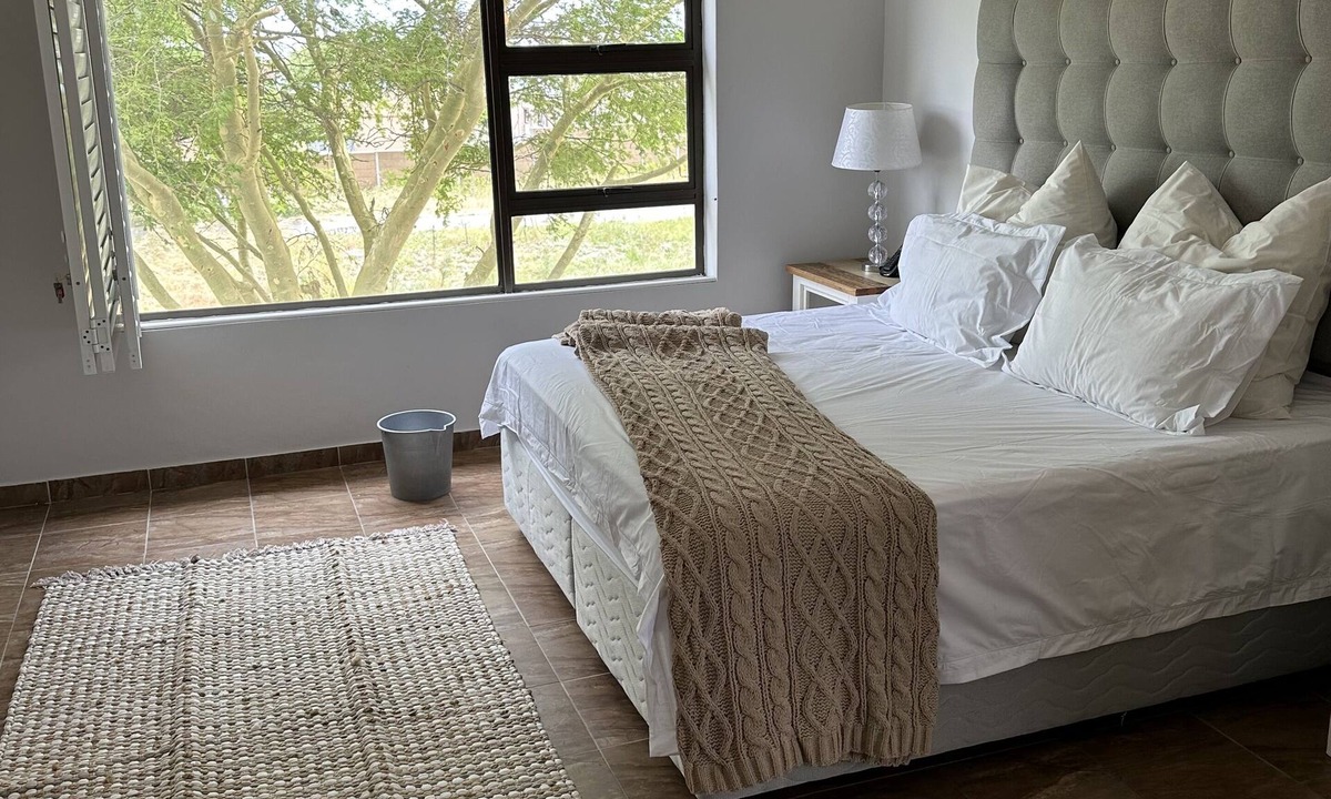 Parklands House | Cozy pool House in Capetown