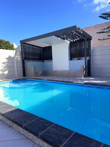 Parklands House | Cozy Retreat with a Pool!
