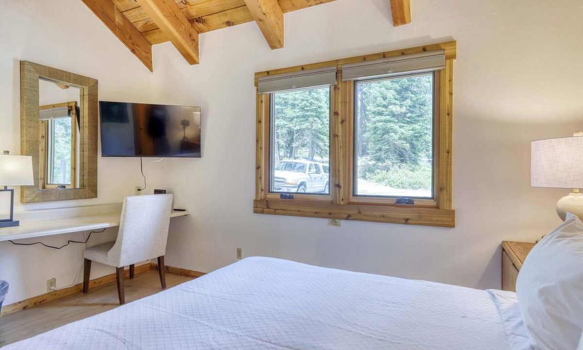 Tahoe Woods Apartment | Cozy Studio at Granlibakken Tahoe Resort - Ski-In - Ski-Out with Pool, Spa & Minutes from Lake Tahoe