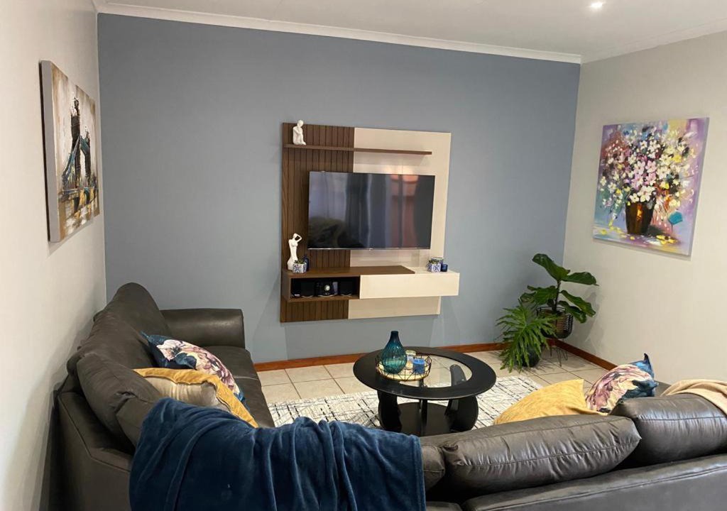 Eldoraigne Apartment | CozyatCaley - Private Apartment