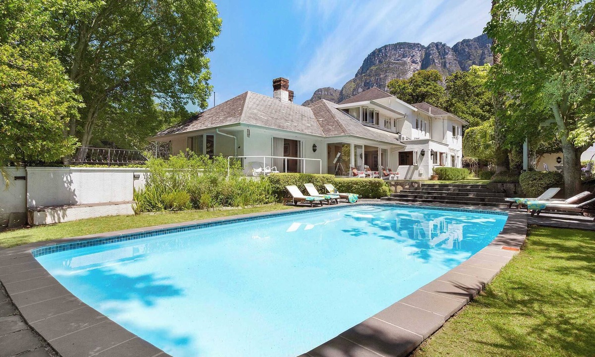 Newlands Villa | Craiglea Newlands - Villa with Pool & Tennis Court