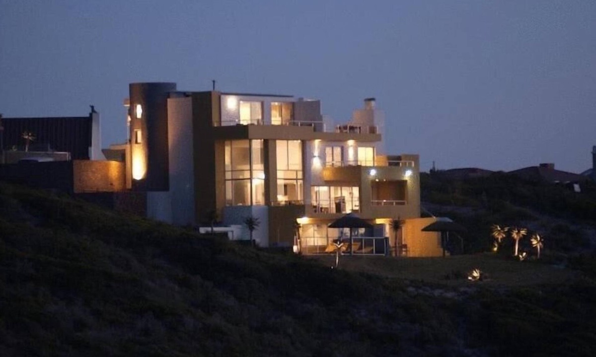 De Kelders House | Crayfish Lodge Sea & Country Guest House