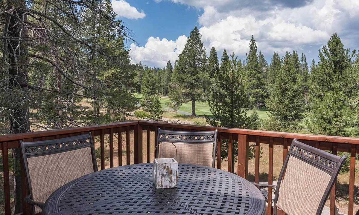 Truckee House | Davos Delight by Tahoe Getaways. 3BR Tahoe Donner w/Hot Tub