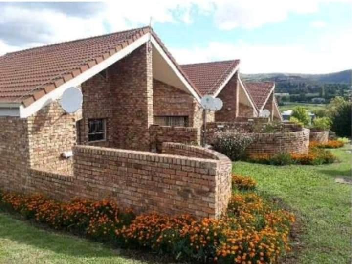 Clarens Apartment | de Klerens Gems Topaz Self Catering Studio