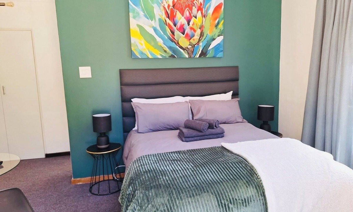 Kenridge Apartment | Dee-Ones at Napier , Self Catering with pool , 2 min from Durbanville Winelands