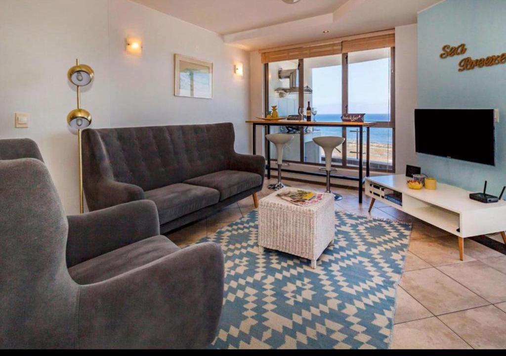 Strand Apartment | Deluxe Beachfront Apartment