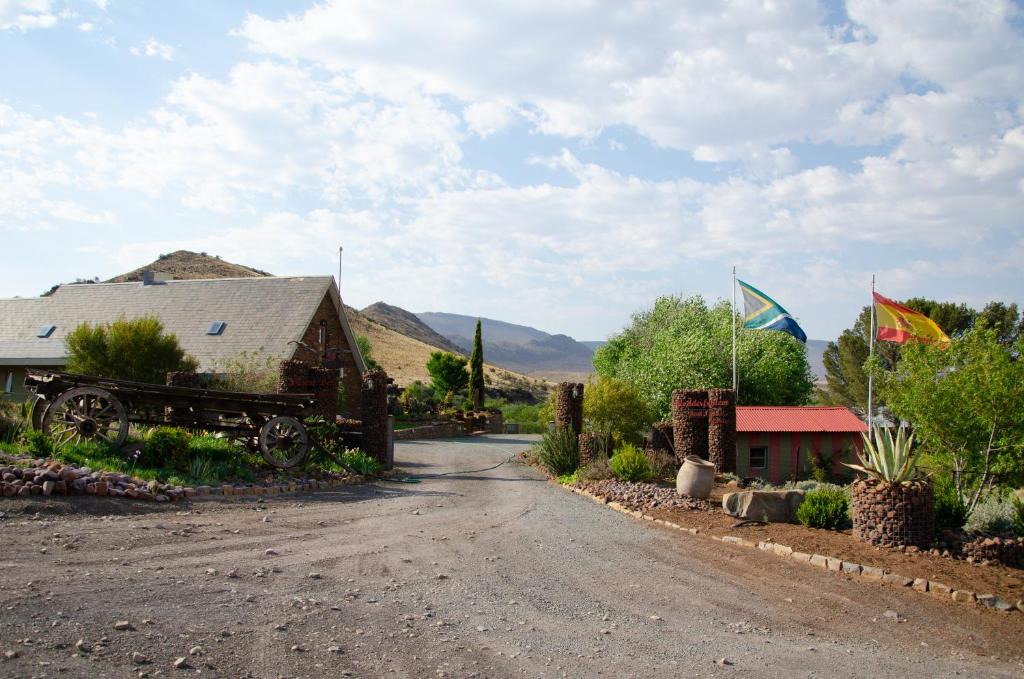 Ubuntu House | Desert Dew Guest House