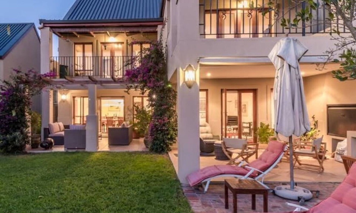Koelenhof Cabin | Devonvale Golf & Wine Estate