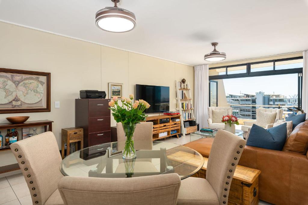 Cape Town City Centre Apartment | Dockside Views