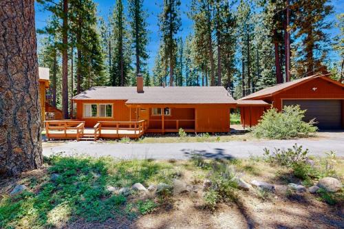 Pineland House | Dog-Friendly Tahoe City House Near Hiking and Skiing - Walk to Lake