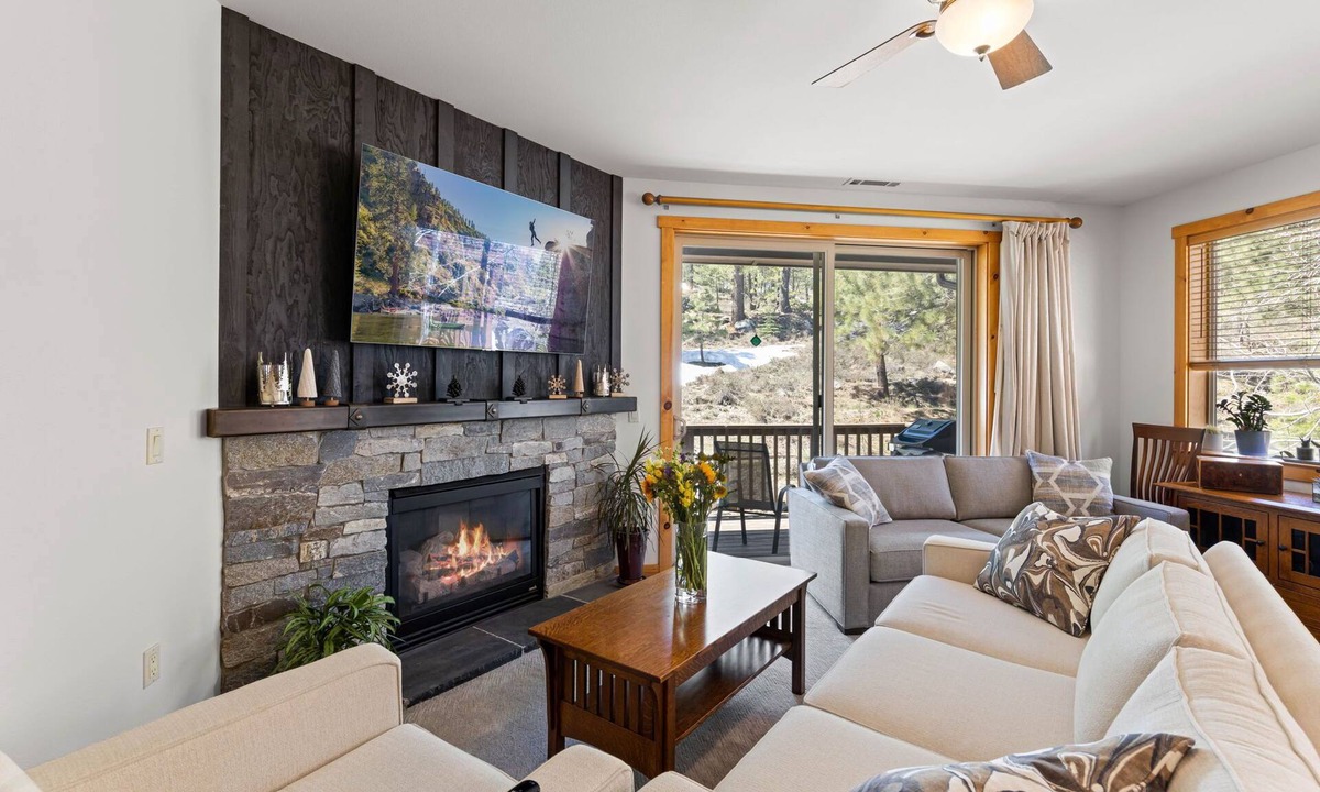Truckee House | Dolomite Condo # 8 - Charming Ski Lease, Gas fireplace and Mountain Views