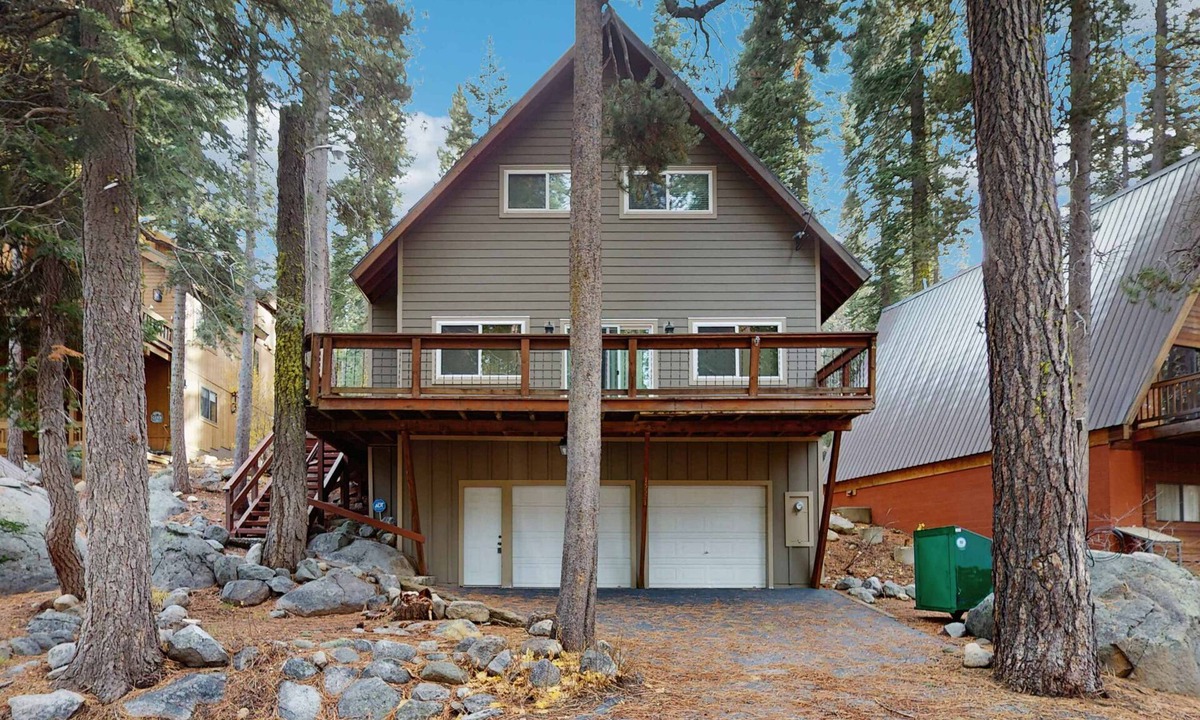 Truckee House | Donner Lake home with pool table - minutes to hiking, skiing & downtown