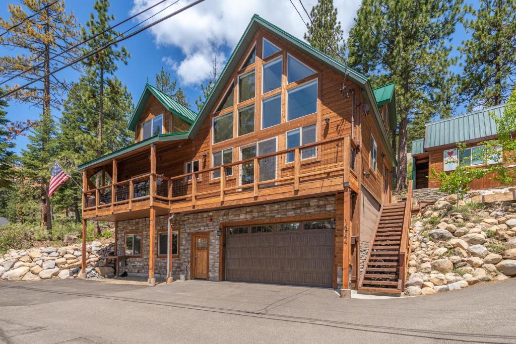 Truckee House | Donner Lake View Retreat with Hot Tub