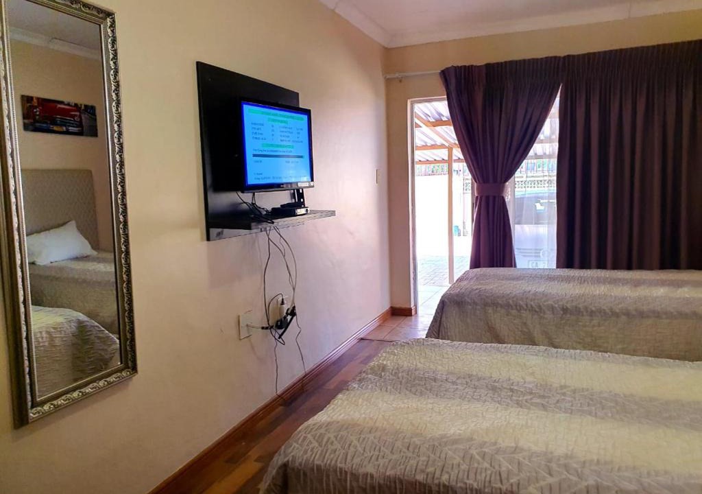 Mahikeng House | Double Room in Guesthouse, one of the select guesthouses in Mahikeng