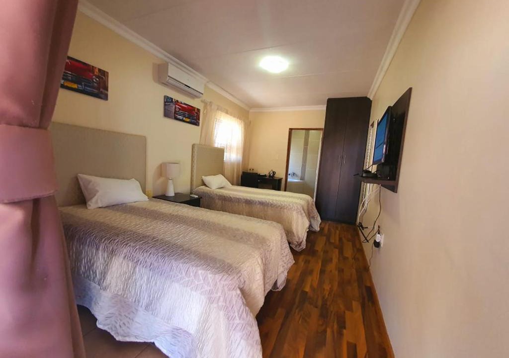 Mahikeng House | Double Room in one of the select guesthouses in Mahikeng