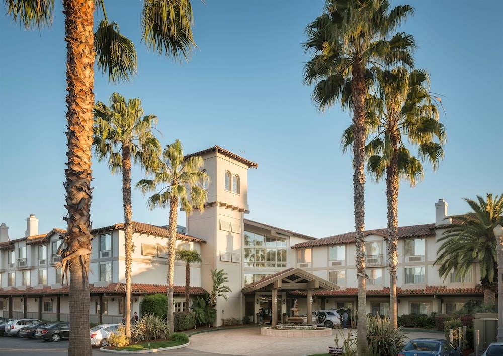 Campbell Hotel | DoubleTree by Hilton Campbell - Pruneyard Plaza