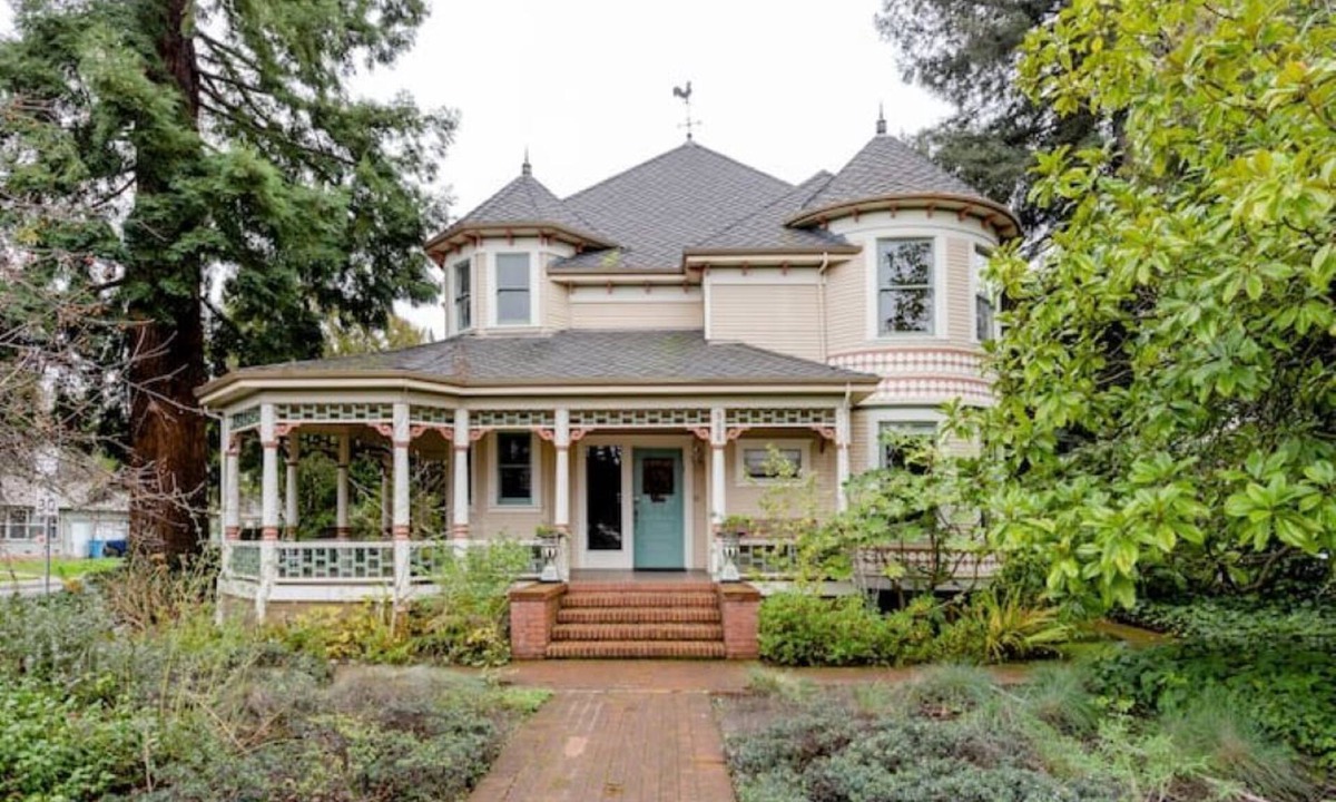 Santa Rosa House | Downtown Modern Historical Queen Anne Victorian - Bolton House