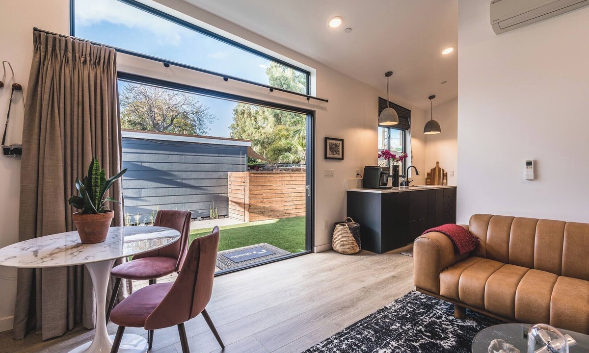 San Jose House | Downtown San Jose private guesthouse. Minutes to Levi's, SAP Center, SJSU & more