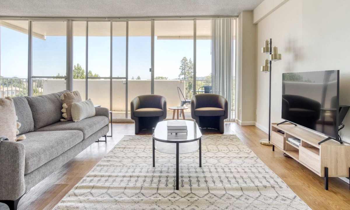 Central San Mateo Apartment | Dreamy San Mateo 2BR w/ W/D, BBQ & Pool, near Caltrain, by Blueground