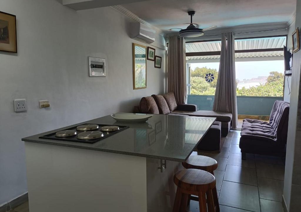 Manaba Beach Apartment | Dumela Margate Flat No 12