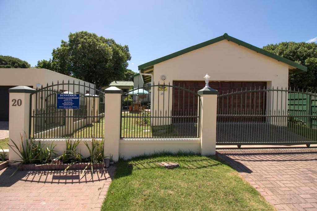 Kenton on Sea Apartment | Dunwerkin Bachelor Flat