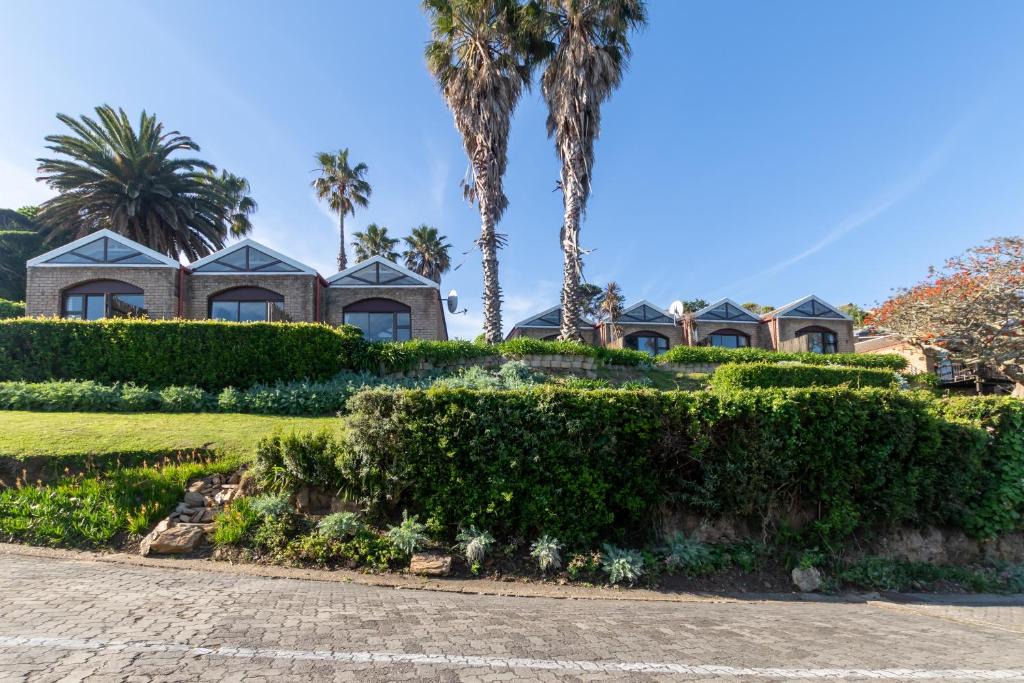 Herolds Bay House | Dutton's Cove Guest House