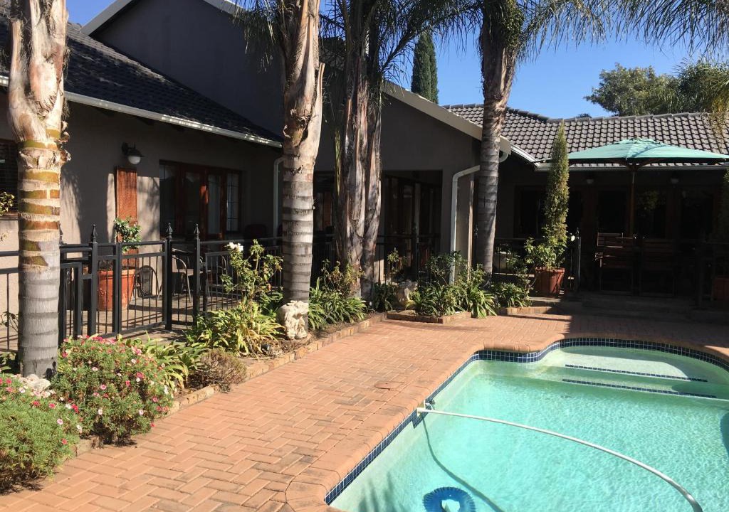 Emalahleni House | Dvine Guesthouse Witbank