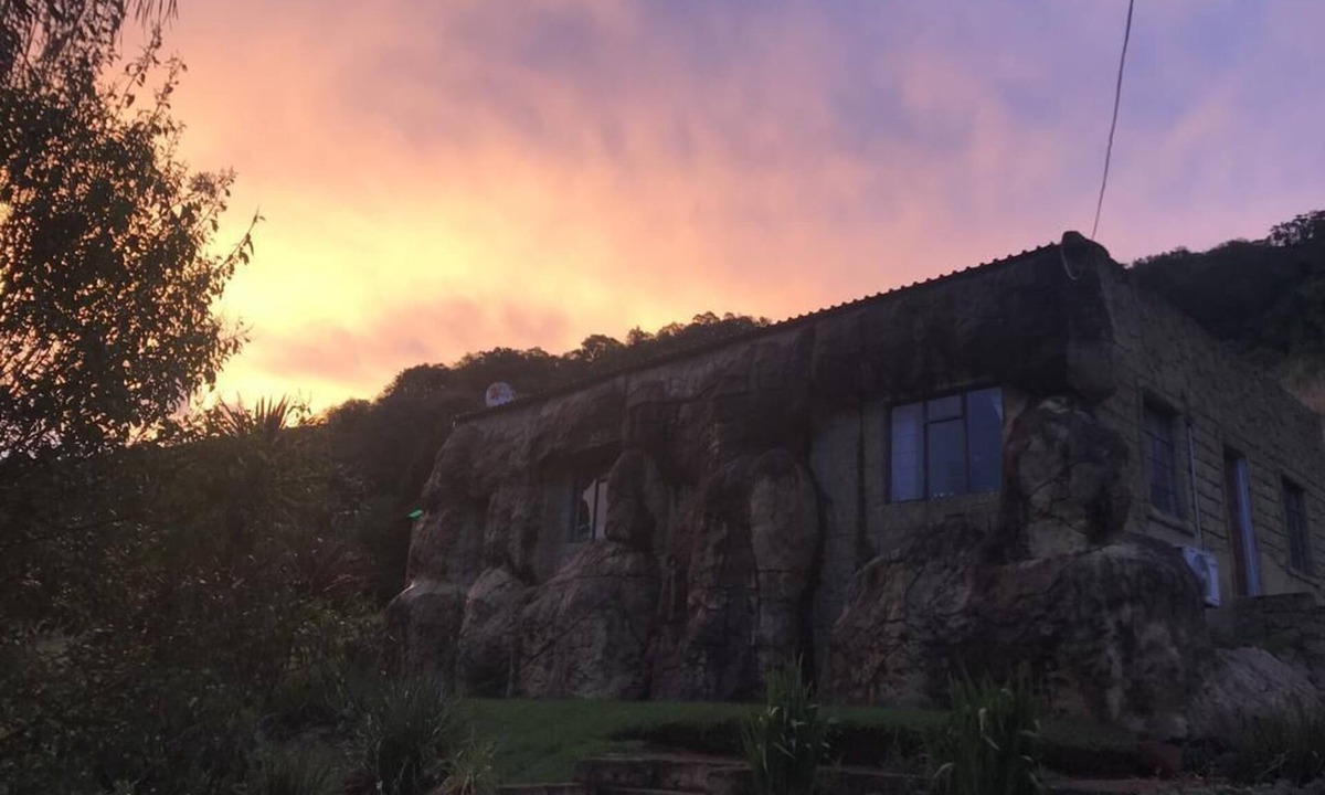 Howick House | Eagles Nest cottage at Rocklog Farm