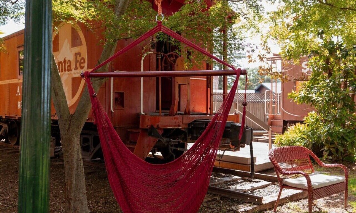 Nice Bed & Breakfast | Easy Rider Railroad Caboose Cabin