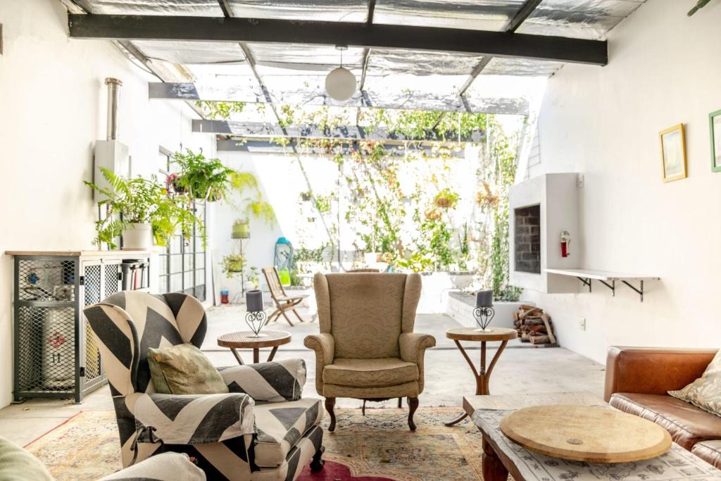 Three Anchor Bay Apartment | Eclectic Two Bedroom in Seapoint