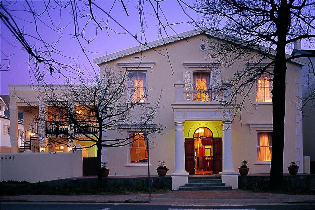 Stellenbosch Central Hotel | Eendracht Hotel