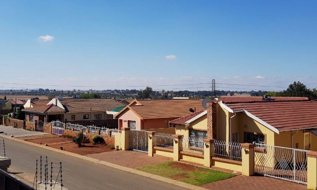 Vosloorus House | Ekuthuleni Guest house vosloorus