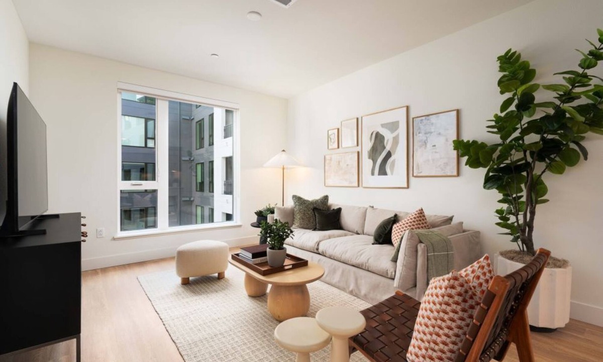 Burlingame Condo | Elegant 1BR Condo with Pool– One Adrian Living