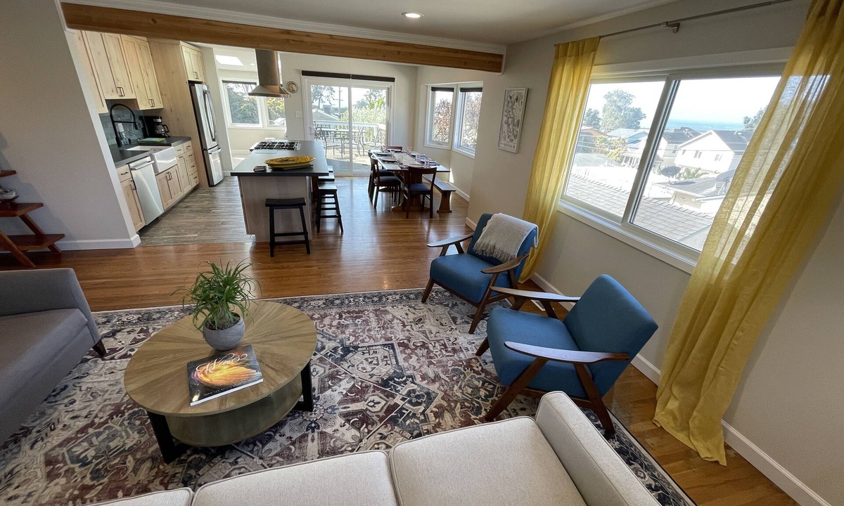 El Granada House | Elegant but practical retreat to maximize your enjoyment in beautiful HMB