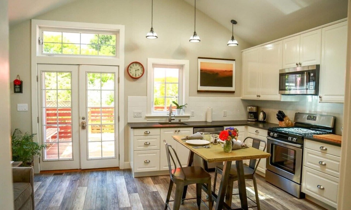Freestone House | Elegant guest house within walking distance to fabulous downtown Sebastopol
