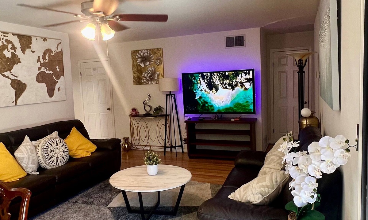 Sunnyvale House | Elegant Private Bedroom & Shared Bath fast wifi & free parking Near Levi's