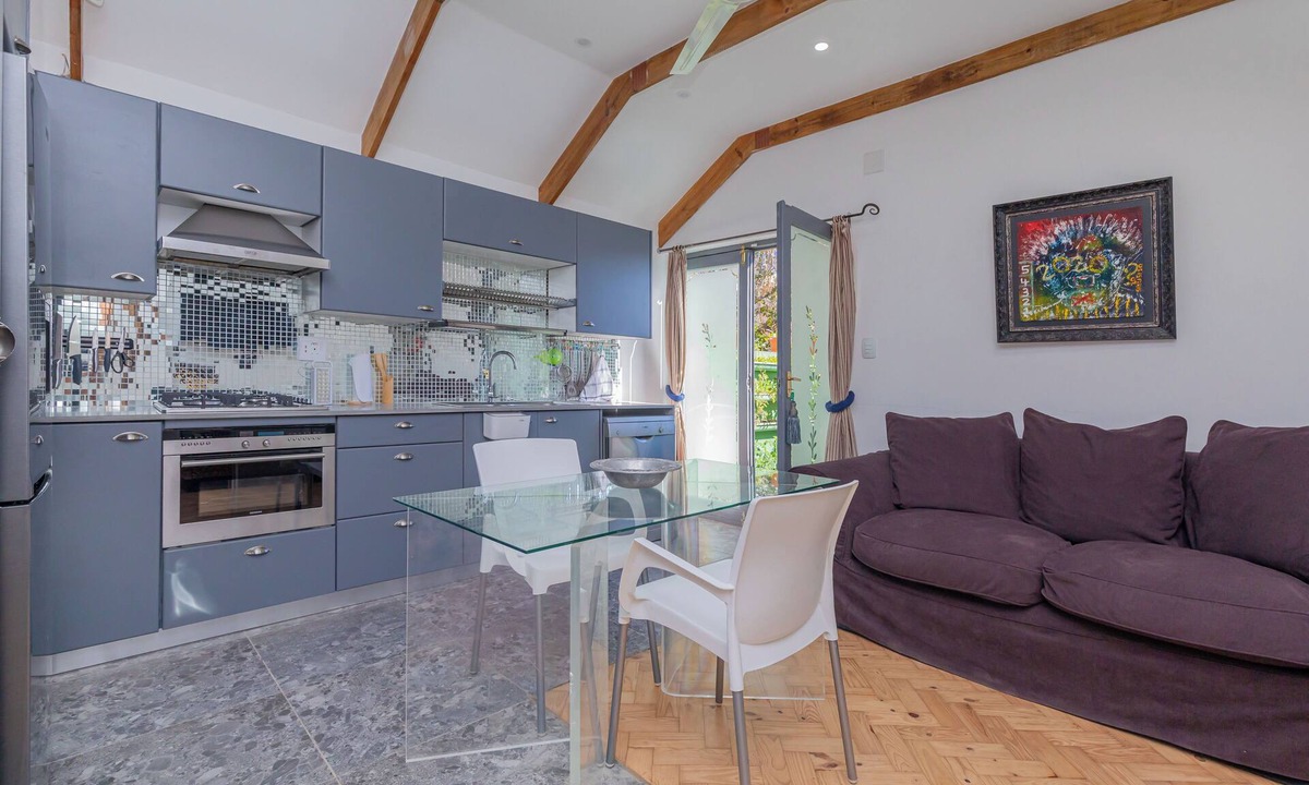 Observatory Apartment | Elegant Urban Chic - Central - Self-contained