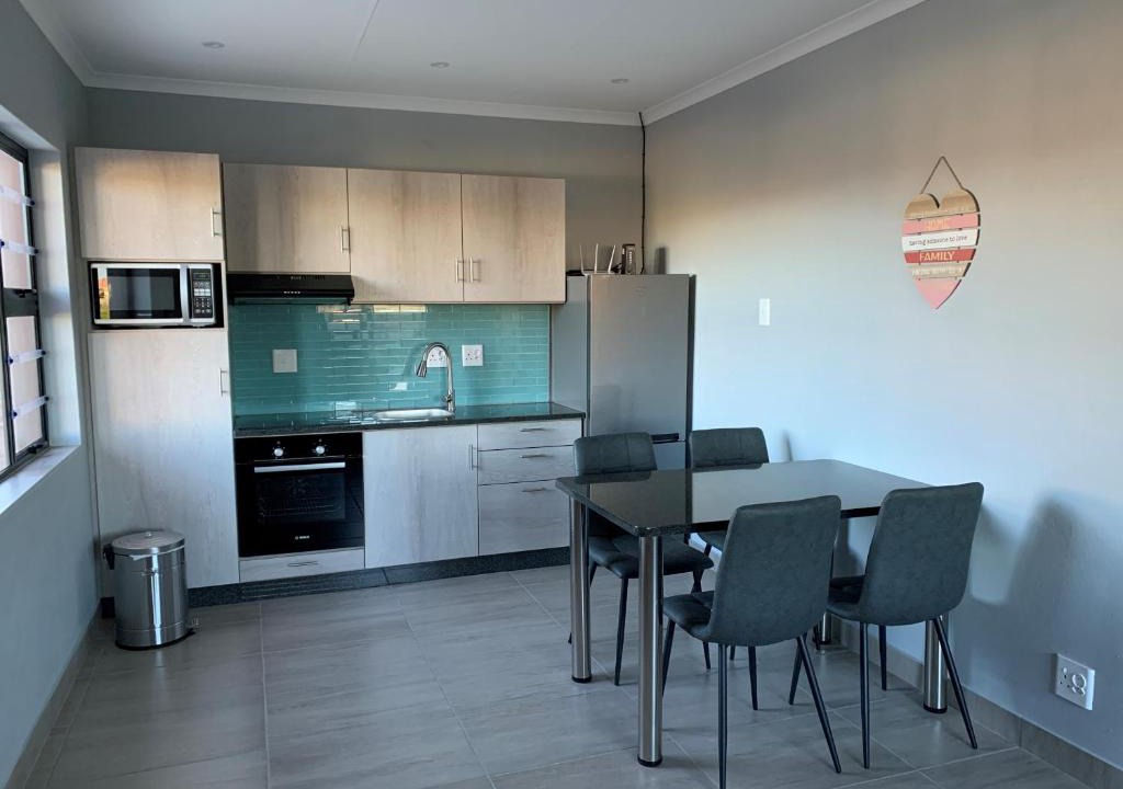 Moses Kotane House | Elephant House, 2 bedroom House, Next to Pilanesberg and Sun City