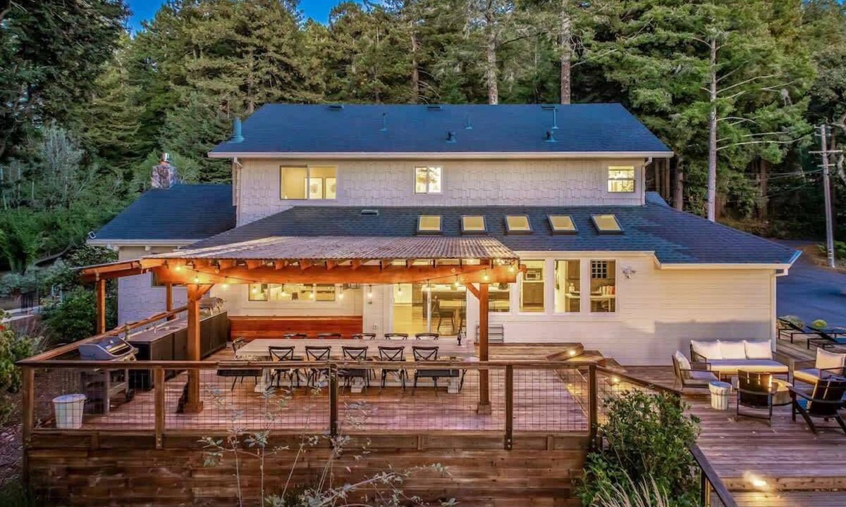 Freestone House | Elks Landing - Hot Tub and Tastings Included