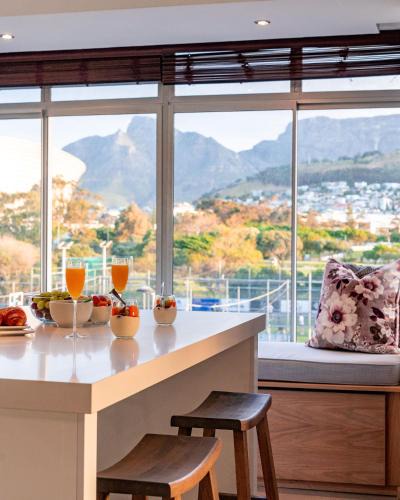 Mouille Point Apartment | Emerald Horizon Mouille Point - Views & Location