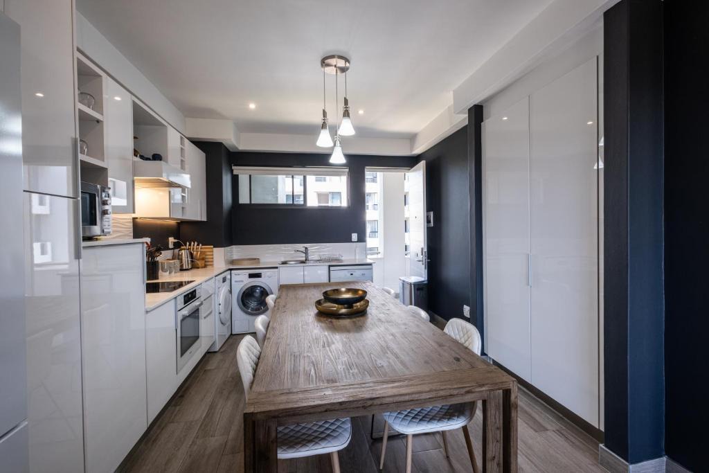 Pretoria Apartment | Entire 1 luxury bedroom en-suite apartment at the Regency Hotel