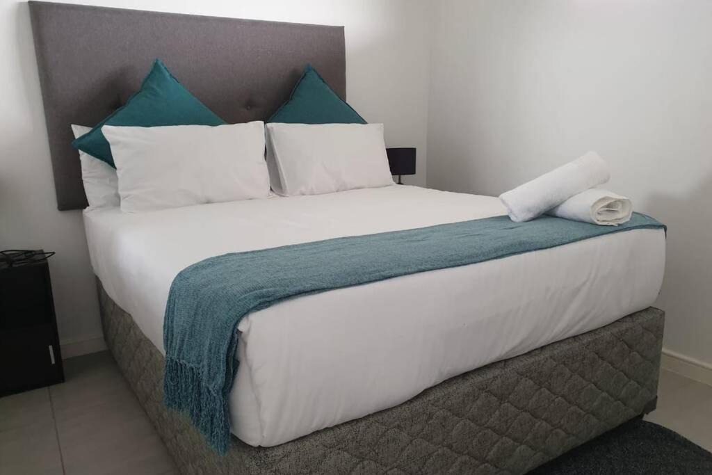 Hillhead Apartment | Exclusive Sea view Coral Point Studio