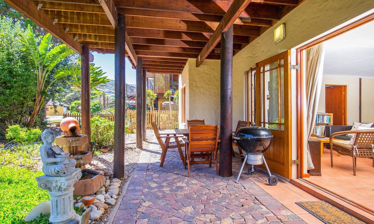 Brenton-on-Sea Apartment | Experience Nature at Brenton on Sea with breakers dolphins and whales