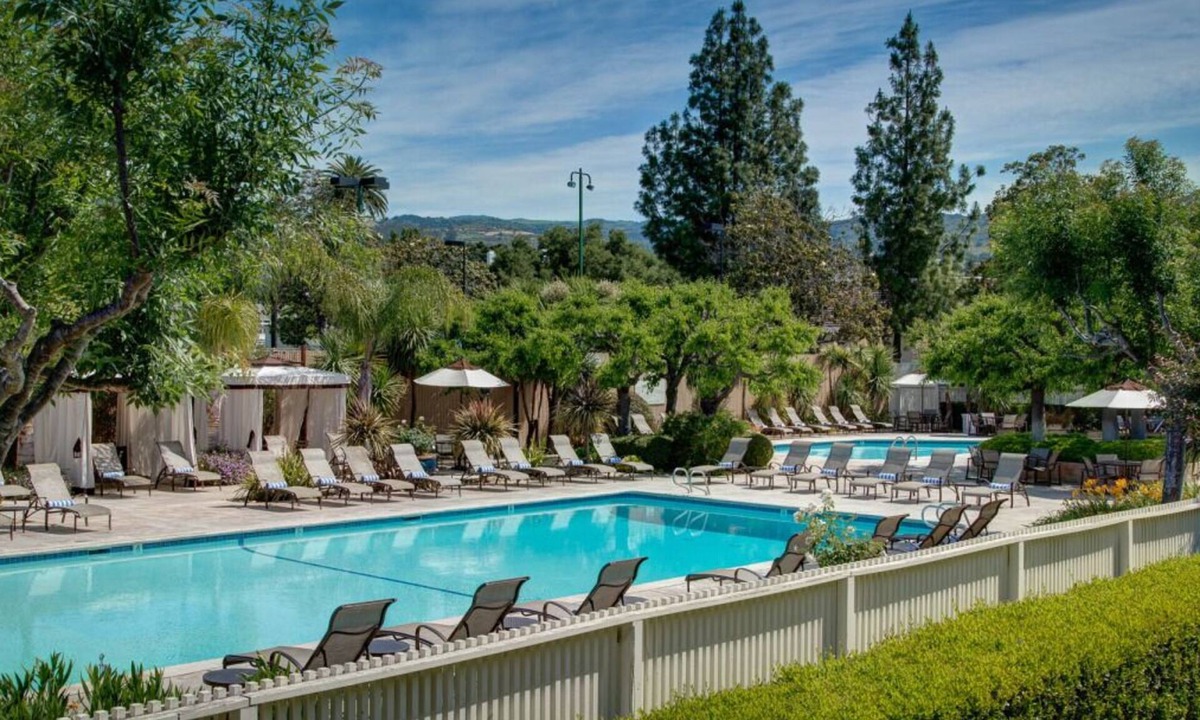Napa House | Explore More of Napa Valley! 4 Relaxing Units, Outdoor Pool, Onsite Golf Course!
