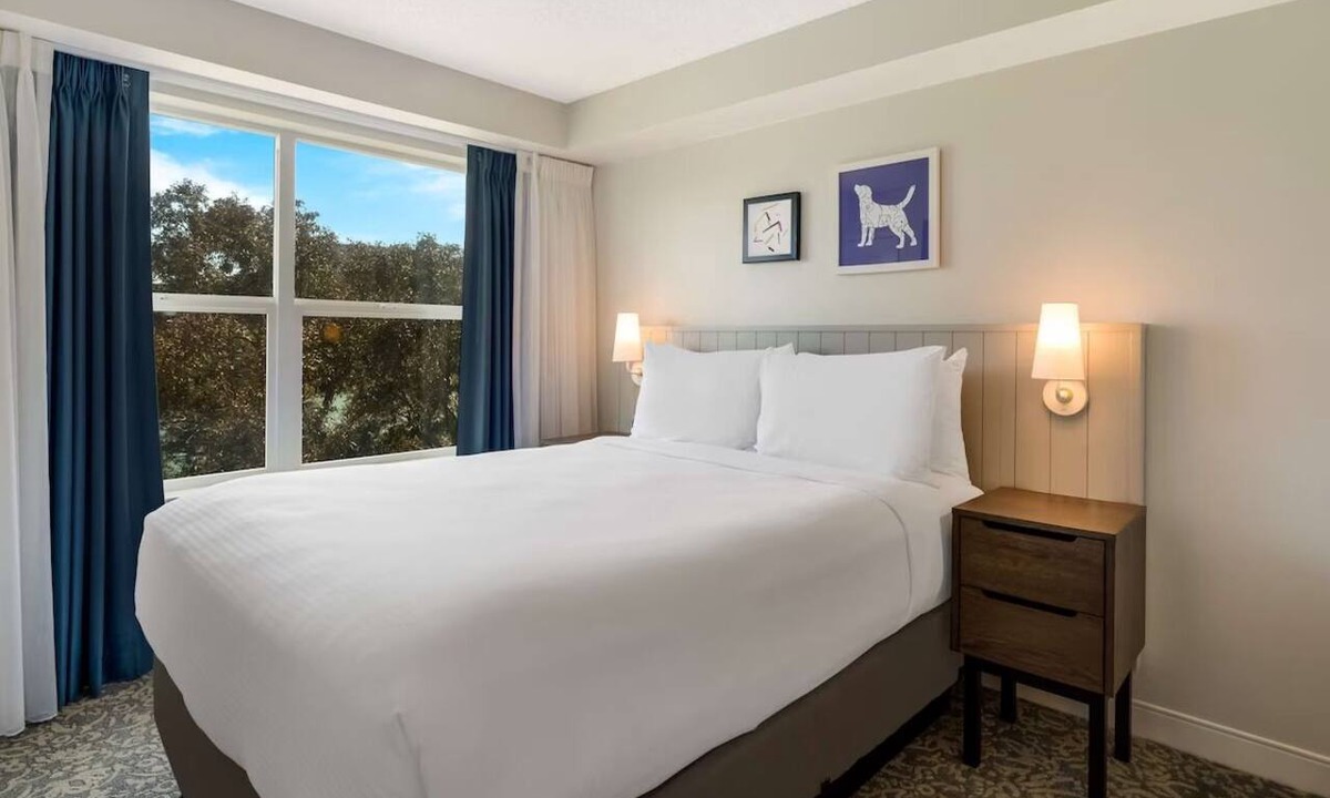 Oyster Point Hotel | Explore the City! Studio Suite w/Free Breakfast, Free Shuttle, Full Kitchen!