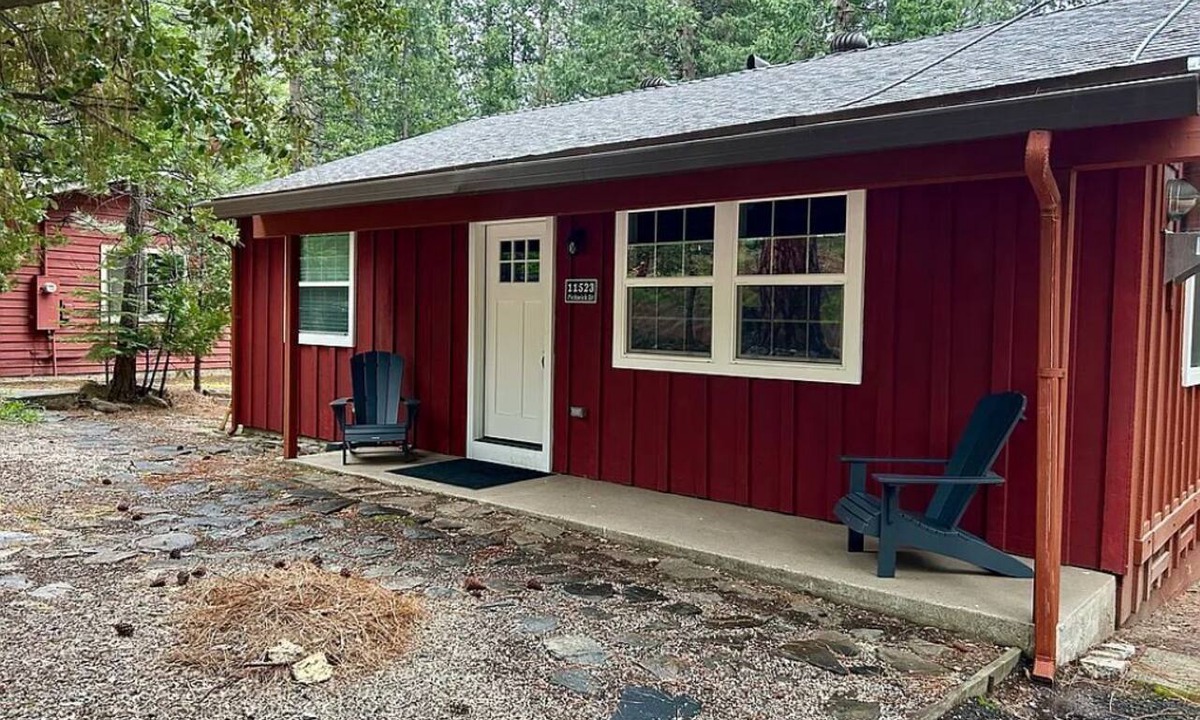 Kyburz Cabin | Fabulous 2-bedroom cabin in Kyburz perfect for a getaway