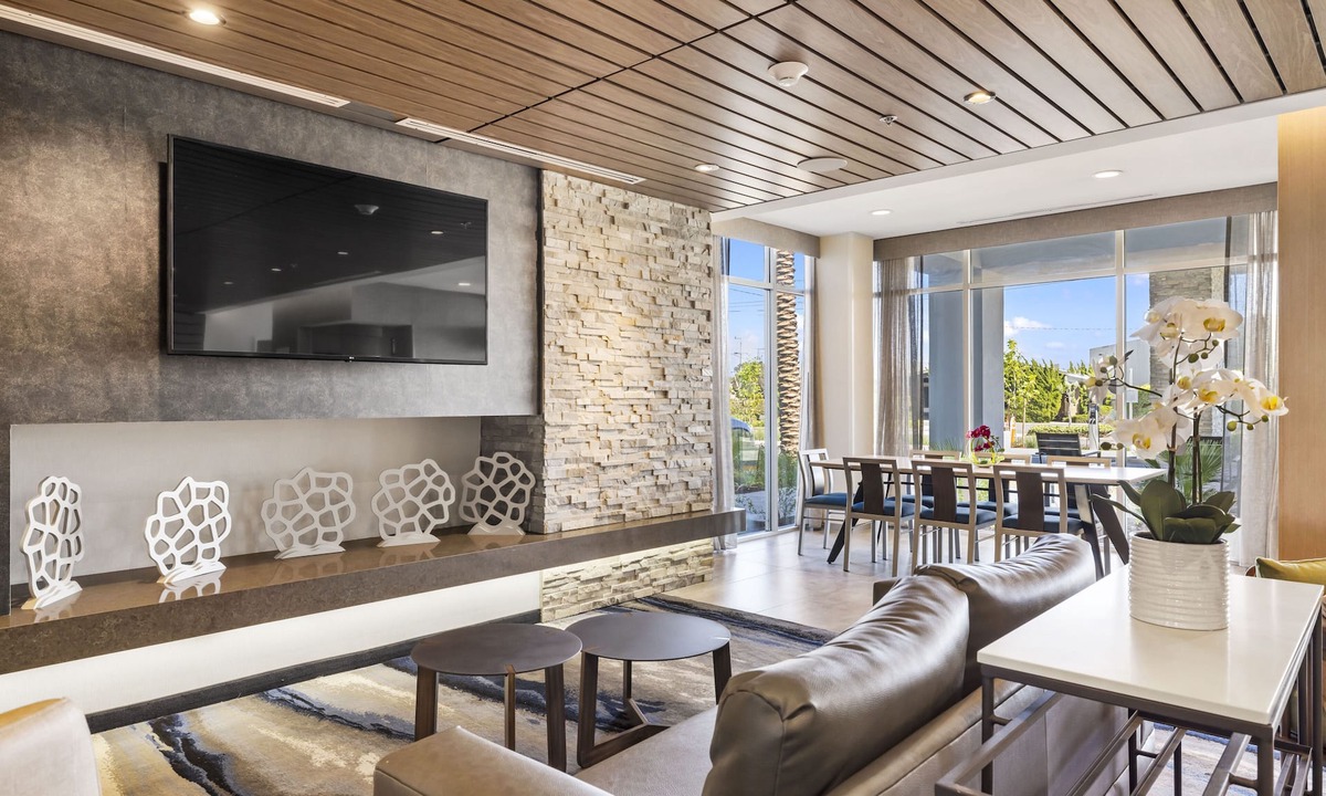 The East Side Hotel | Fairfield by Marriott Inn & Suites San Francisco Airport Oyster Point Area
